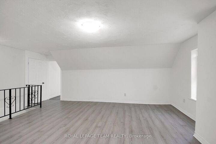 Property Photo:  4 Eccles Street 5  ON K1R 6S2 