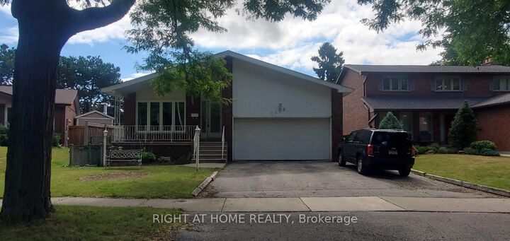 Property Photo: 2406 Poplar Crescent ON L5J 4H3