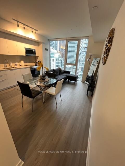 Photo de la propriété: 357 King Street W 1804 ON M5V 1K1