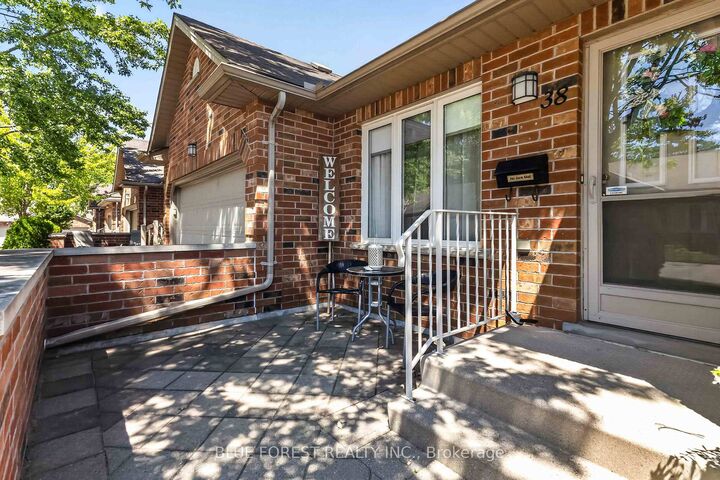 Property Photo: 43 Capulet Walk 38 ON N6H 5V4