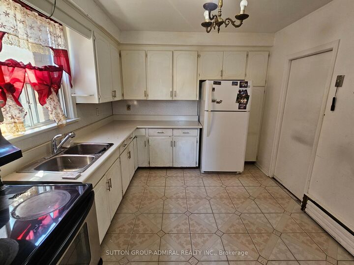 Property Photo: 7 Elway Court ON M6B 2N7