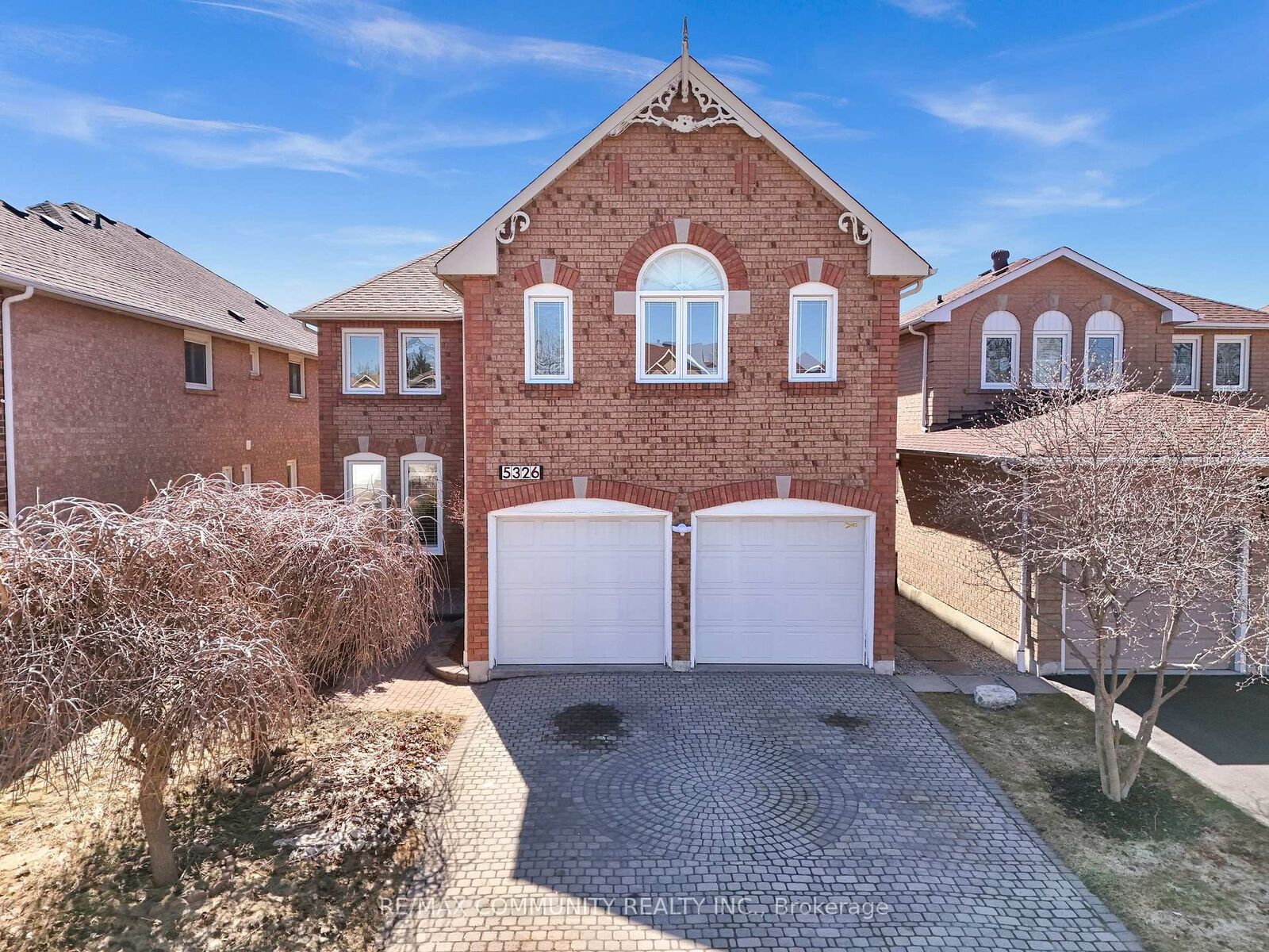 Property Photo: 5326 Segriff Drive ON L5V 1N9