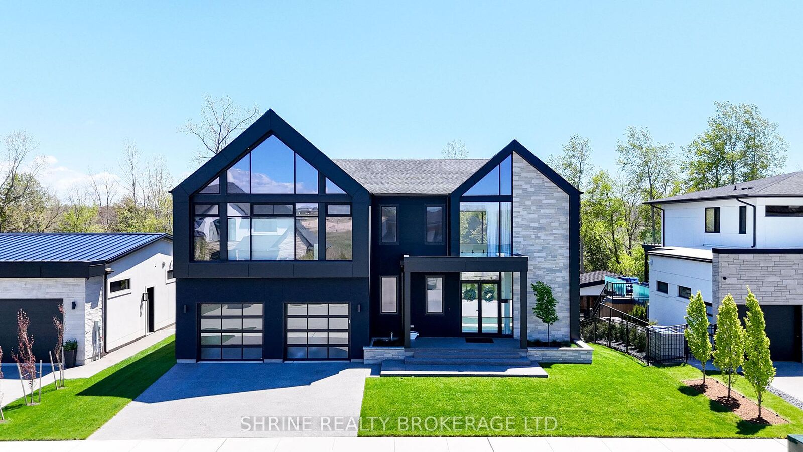 Property Photo: 228 Edgewater Boulevard ON N0L 1R0
