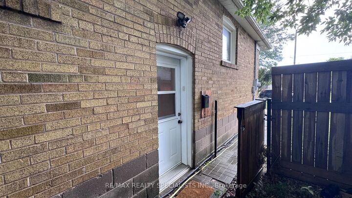 Property Photo: 131 Searle Avenue Basement ON M3H 4B1