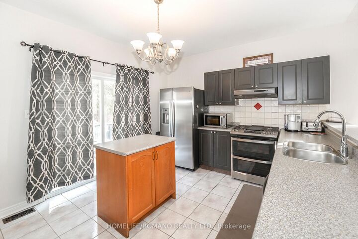 Property Photo:  25 Bedell Crescent  ON L1R 2N8 