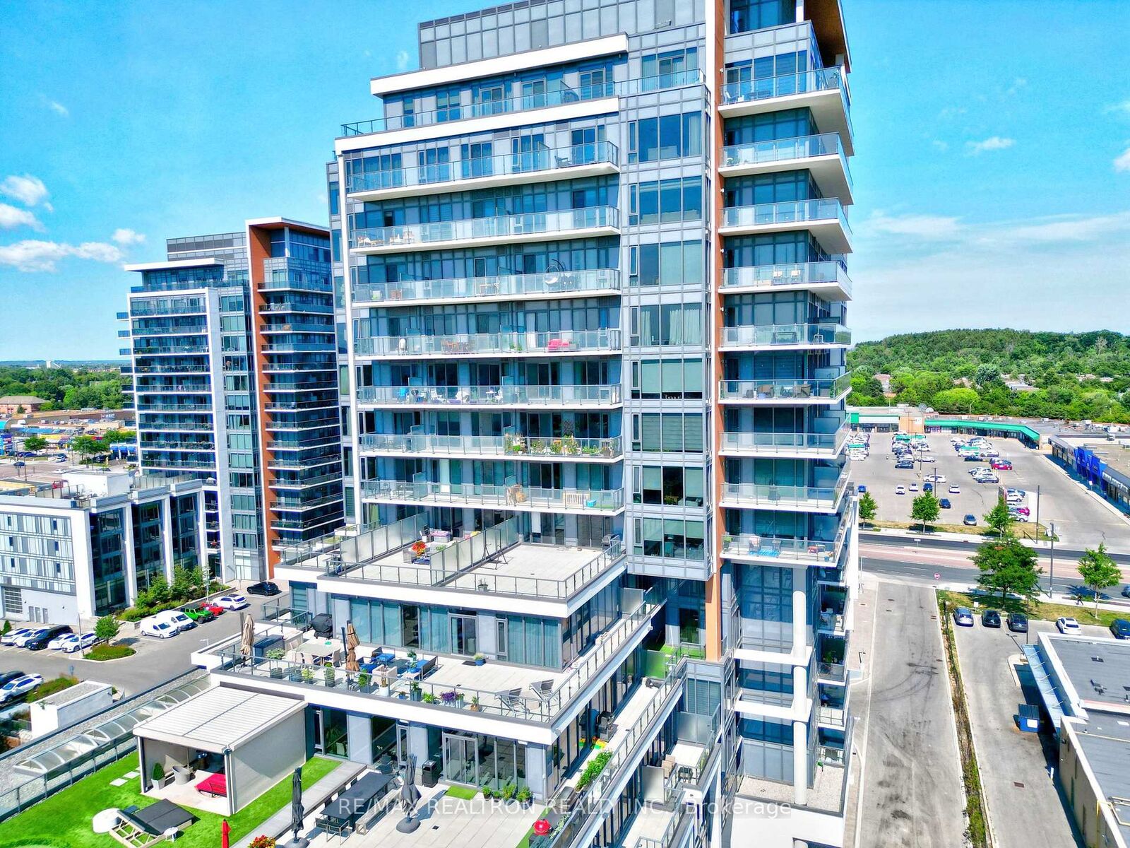 Photo de la propriété: 9618 Yonge Street 801 ON L4C 0X5