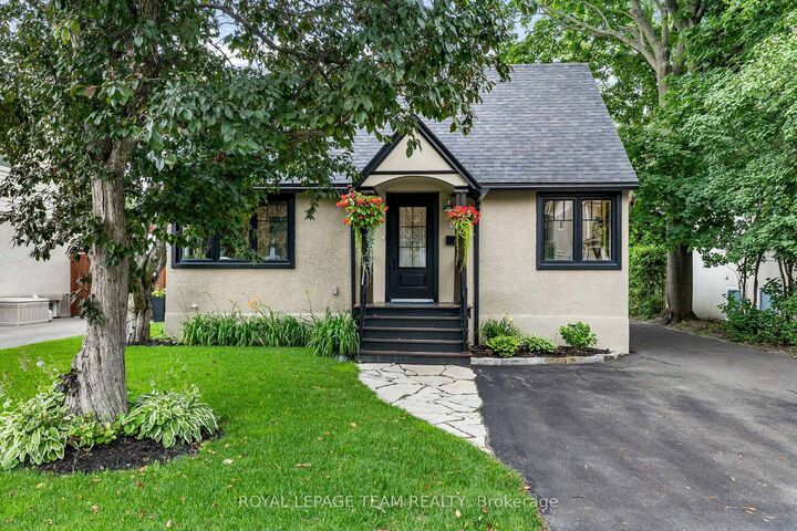 Property Photo: 185 Camelia Avenue ON K1K 2X7