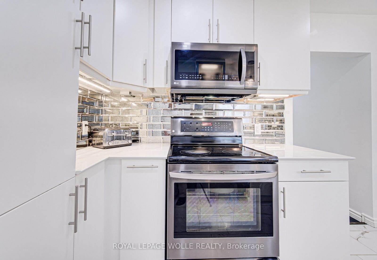 Property Photo: 152 Clark Avenue ON N2C 1Y5