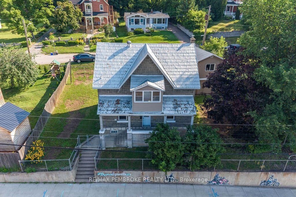 Property Photo:  131 Bonnechere Street W  ON K0J 1T0 