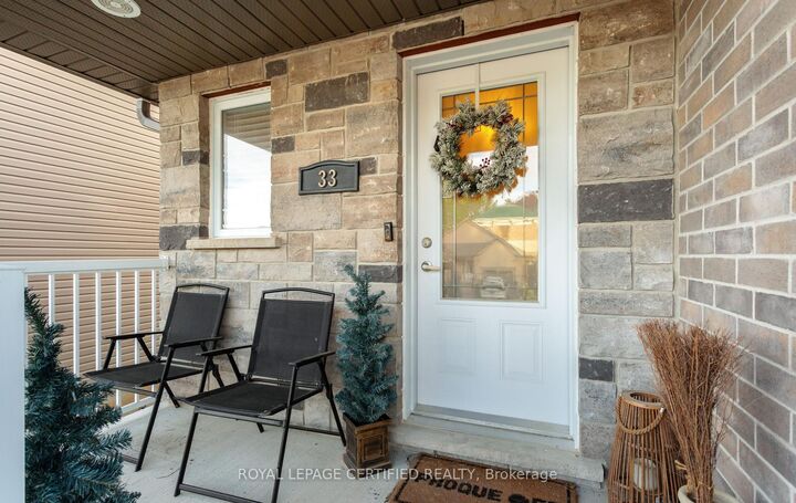 Property Photo:  33 Kendell Lane  ON N5C 3J1 