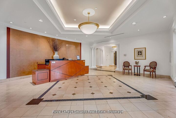 Property Photo: 980 Yonge Street 403 ON M4W 3V8