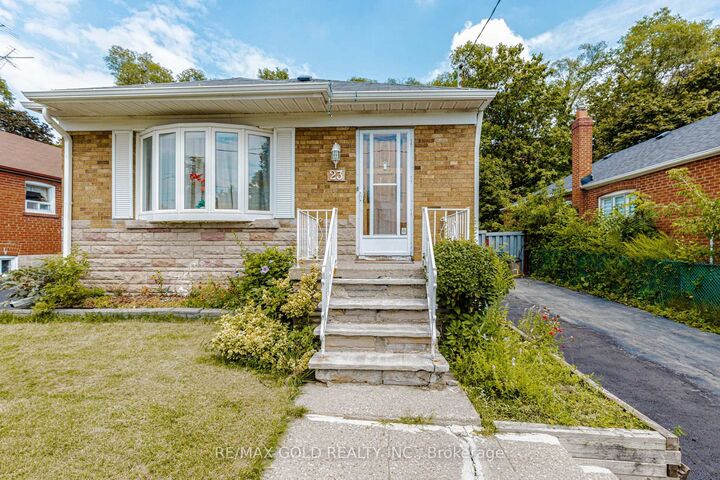 Property Photo: 23 Rensburg Drive ON M1K 3A2