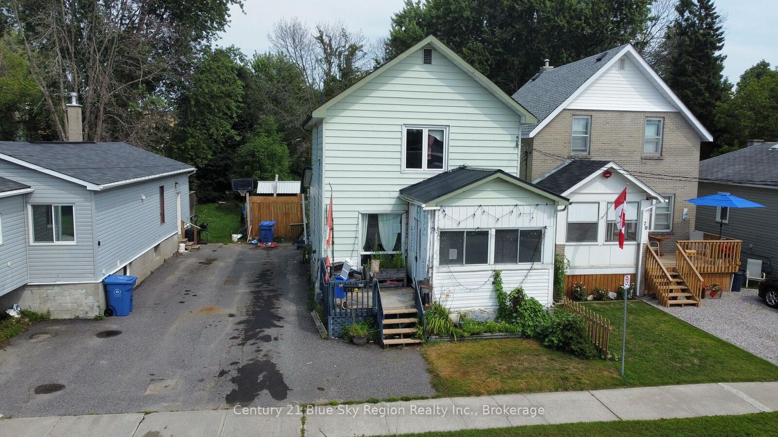 Property Photo: 174 Victoria Street W ON P1B 6B3