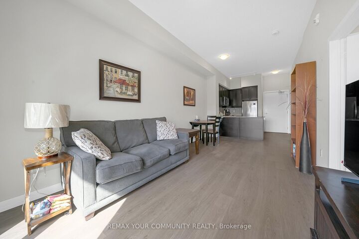 Property Photo:  555 William Graham Drive Ph401  ON L4G 3H9 