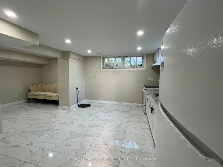 Property Photo:  848 Garth Street Bsmt  ON L9C 4K8 
