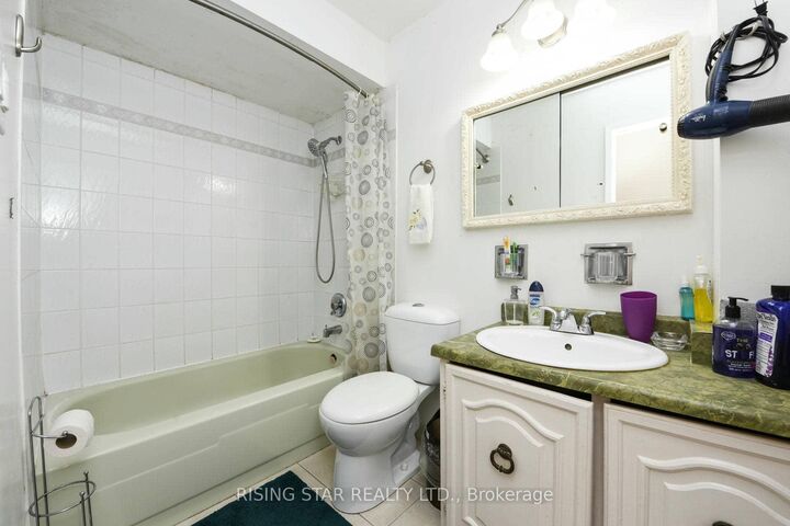 Property Photo: 3295 Chipley Crescent ON L4T 2E3