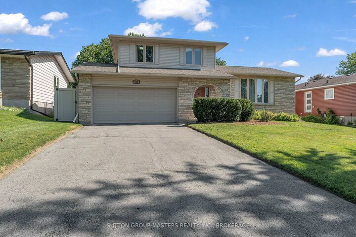 Property Photo: 883 Ludgate Crescent ON K7M 6C7