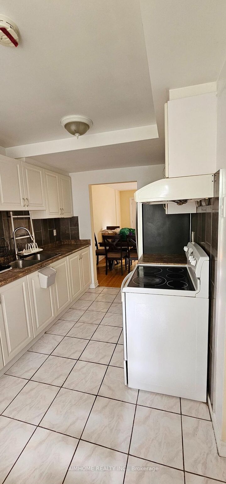 Property Photo: 8 Liszt Gate 6 ON M2H 1G7