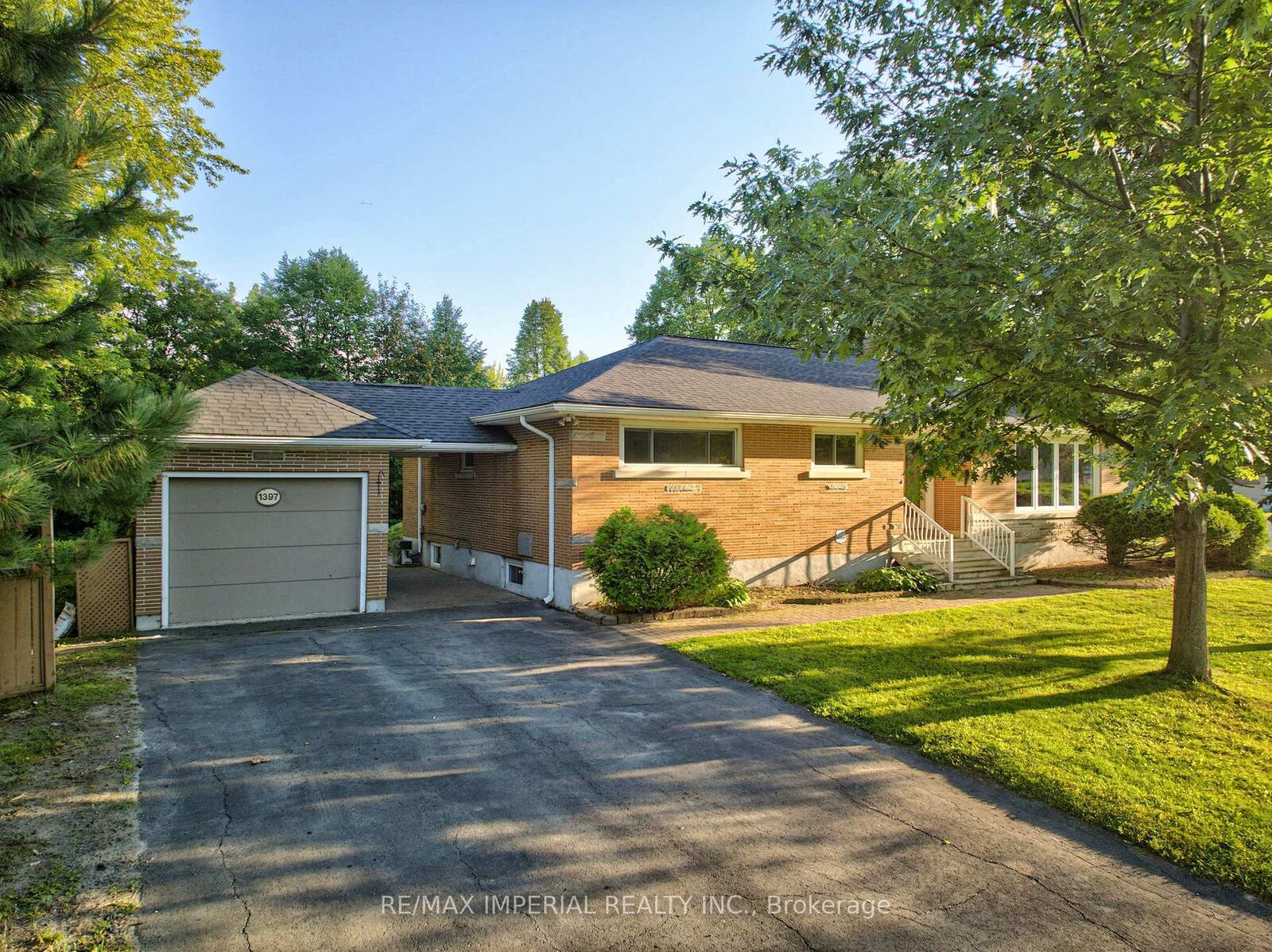 Property Photo:  1397 Hawthorne Drive  ON P3A 1L3 