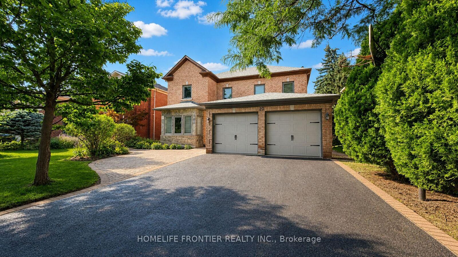 Property Photo: 20 Bridewell Crescent ON L4C 9C4