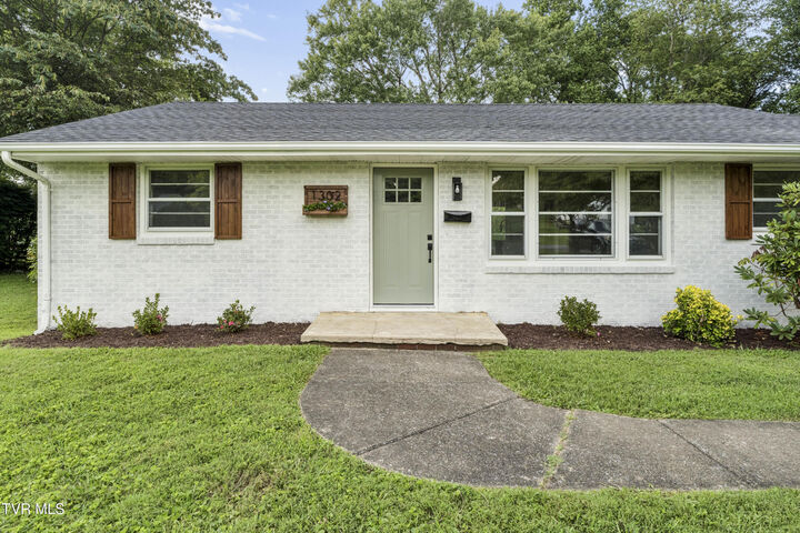 Property Photo:  1302 Oxford Place  TN 37601 