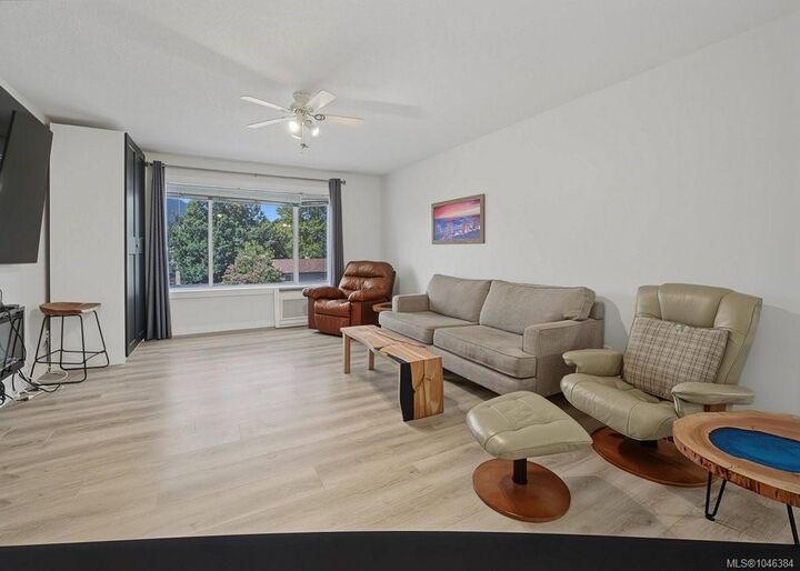 Property Photo: 628 Winchester Ave BC V9R 4B7