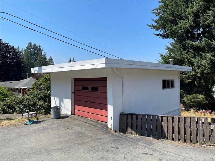 Property Photo: 2502 16th Ave BC V9Y 3A3