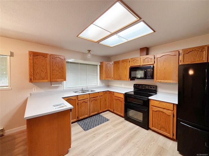 Property Photo: 352 Nootka Dr BC V0P 1G0