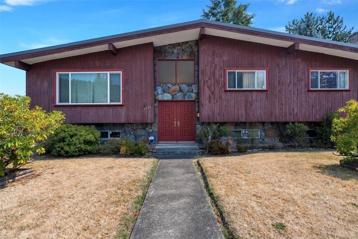 Property Photo: 4333 Ramsay Pl BC V8N 4Y8