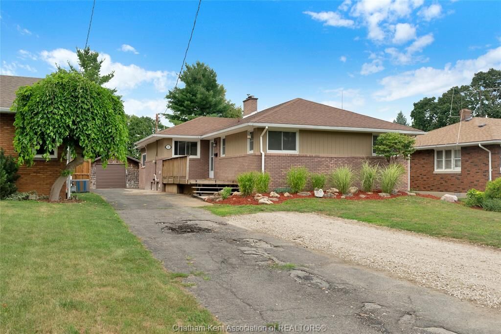 Property Photo: 59 Wiltshire Drive ON N7L 2N4