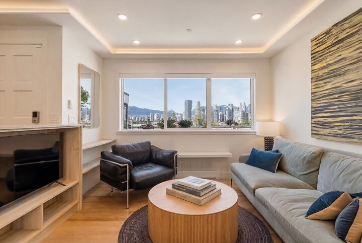 Property Photo: 1214 W 7th Avenue 11 BC V6H 1B6