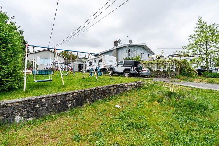 Property Photo: 2233 Edinburgh Street BC V3M 2Y2