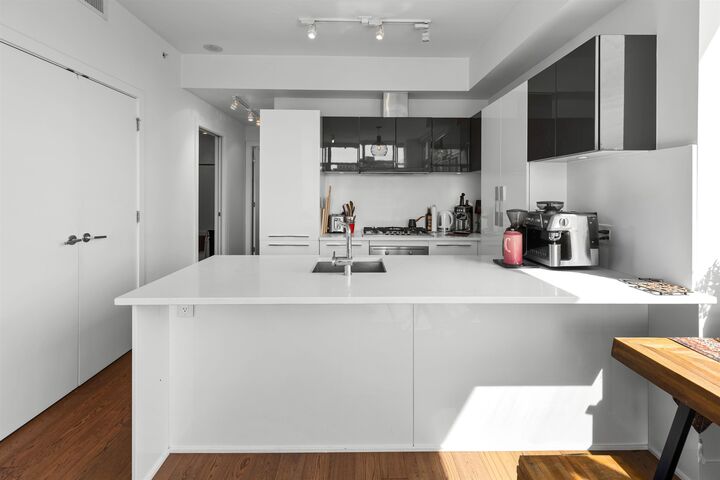 108 E 1st Avenue 1001 — photo 1