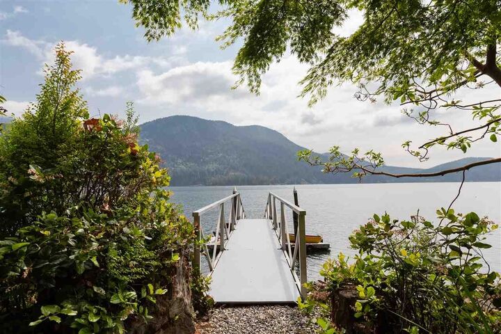 330 Sasamat Lane — photo 1