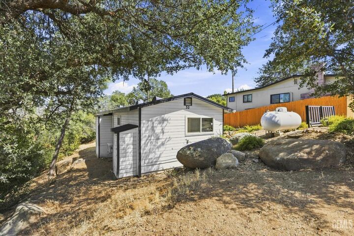Property Photo: 32 Pinebrook Drive CA 93285