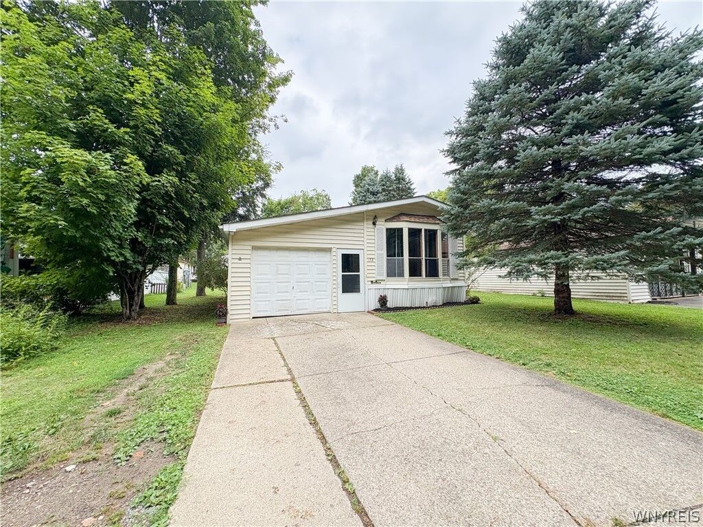 Property Photo:  178 Bush Gardens  NY 14004 