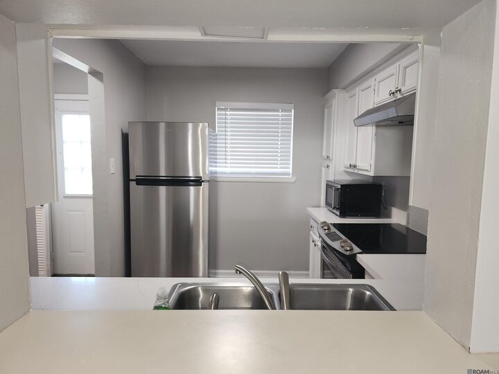 Property Photo: 820 Meadow Glen Ave #D LA 70791