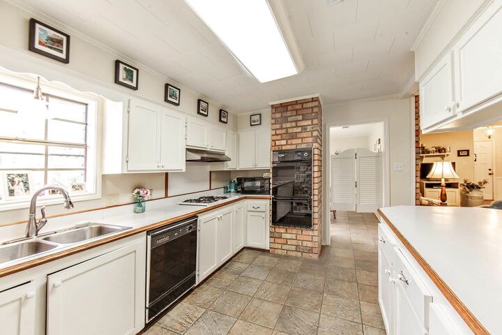 Property Photo:  1107 Franklin Ave  LA 70360 