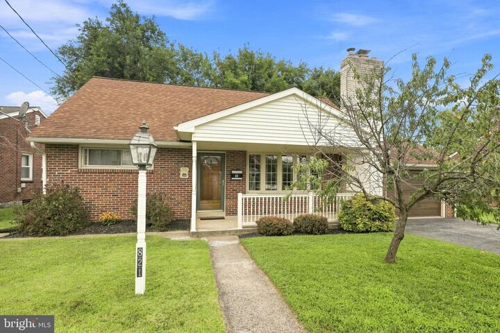 Property Photo:  821 Ridge Avenue  PA 17512 