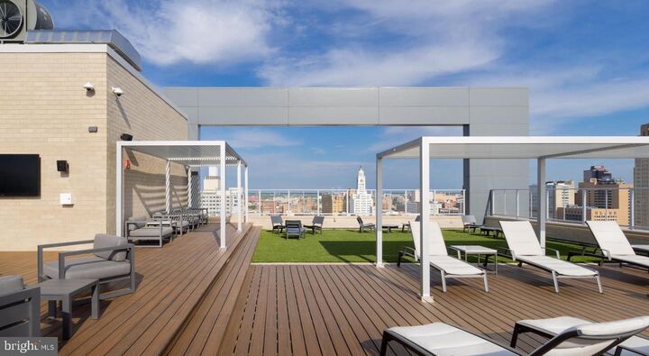 Property Photo: 450 N 18th Street 0502 PA 19130