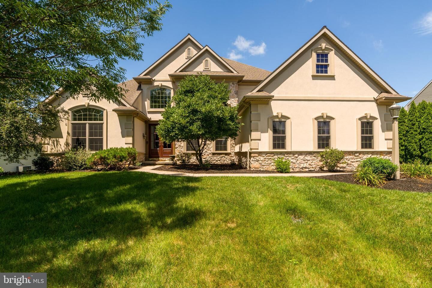 Property Photo: 5 Stoneridge Lane PA 17543