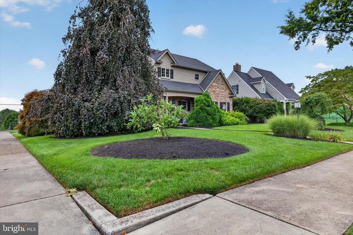 Property Photo:  506 W Caracas Avenue  PA 17033 