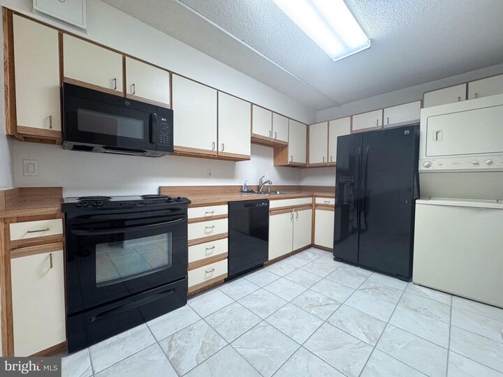 Property Photo: 15107 Interlachen Drive 807 MD 20906