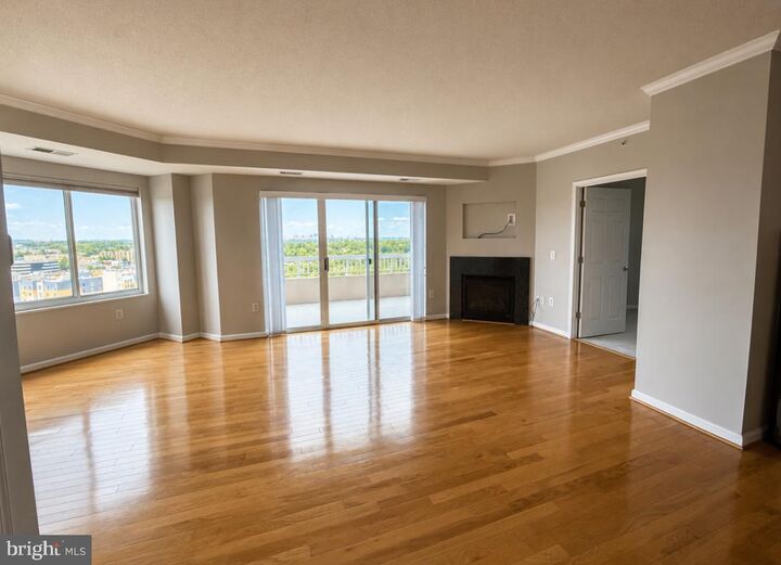 Property Photo:  3101 N Hampton Drive 1411  VA 22302 