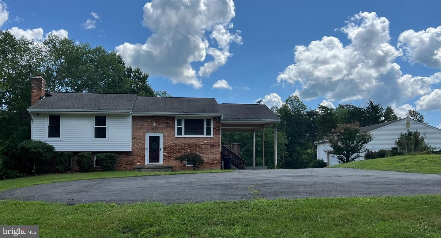 Property Photo: 11565 Bristersburg Road VA 20119
