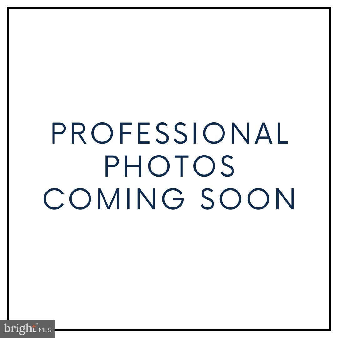 Property Photo:  916 N Overlook Drive  VA 22305 