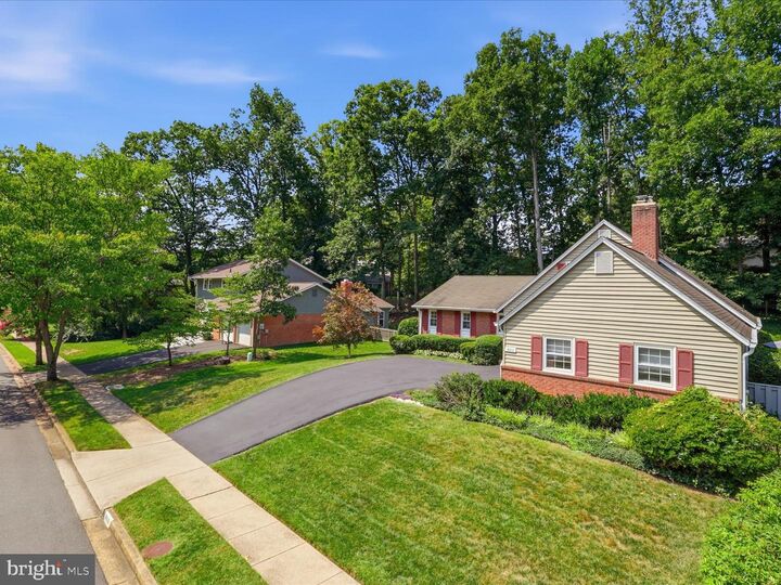Property Photo:  6012 Nassau Drive  VA 22152 