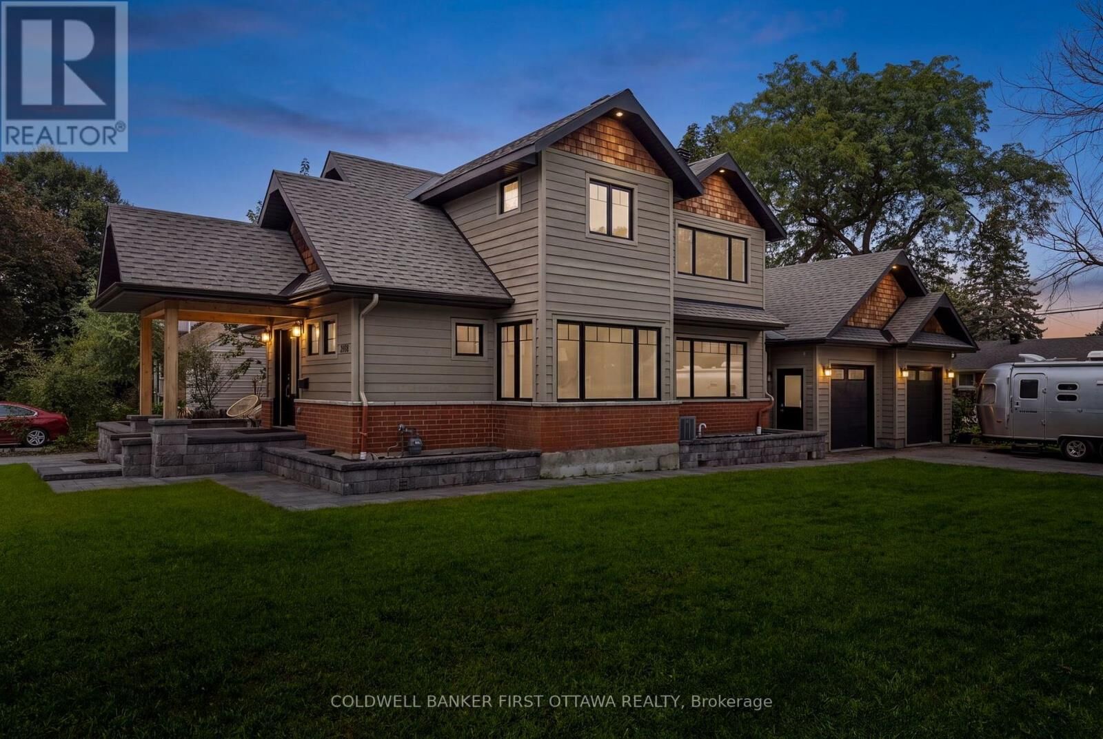 Property Photo:  199 Mountbatten Avenue  ON K1H 5V6 