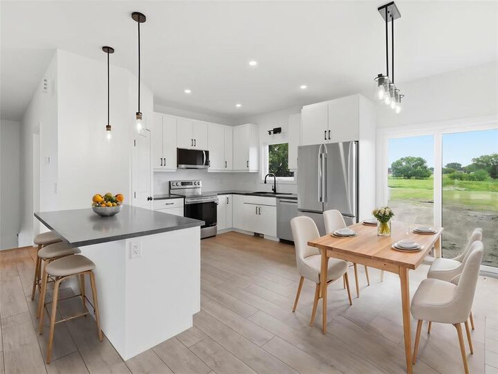 Property Photo: 16 Lafounaise Place MB R0A 1T0