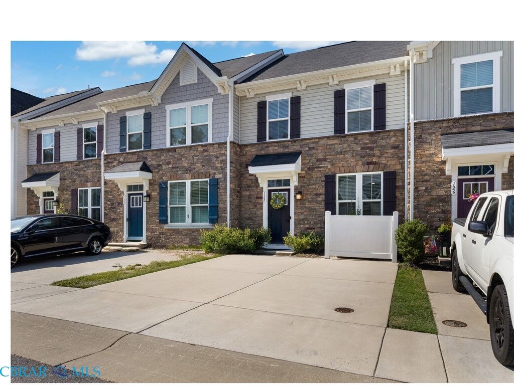 Property Photo: 128 Capeside Court 14B VA 23188